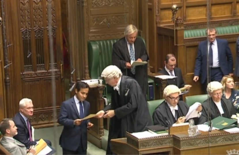 Rehman Chishti MP resubmits Bill to control dangerous laser pens