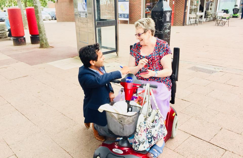 Rehman holds regular MP street surgery in Rainham Shops