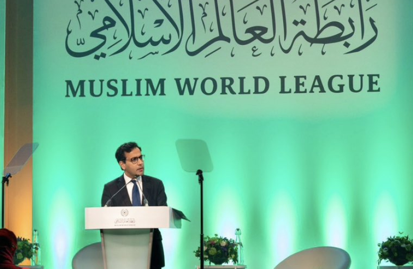 Rehman speaking at the Muslim World League gala dinner