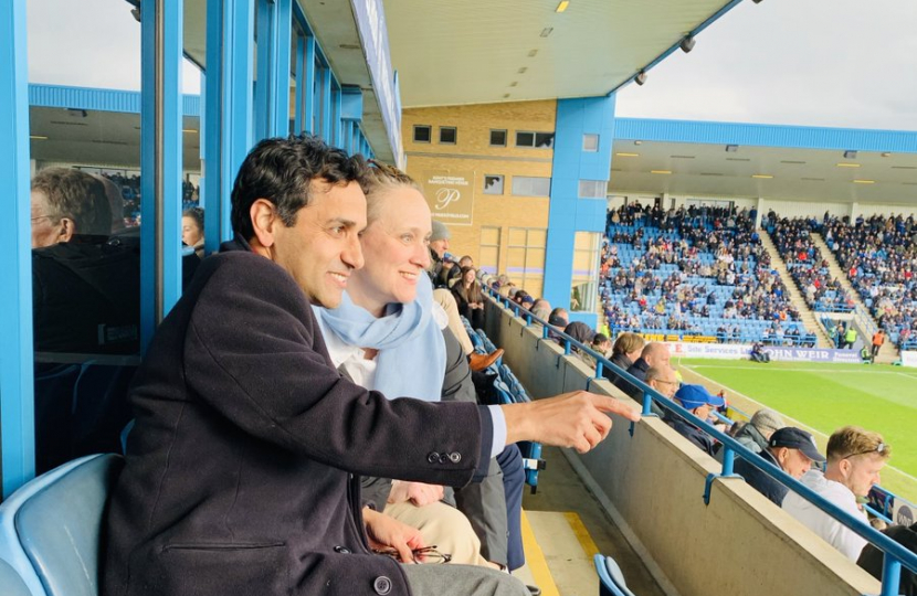 Rehman & Brooke Bennett watch Gillingham FC play at home 