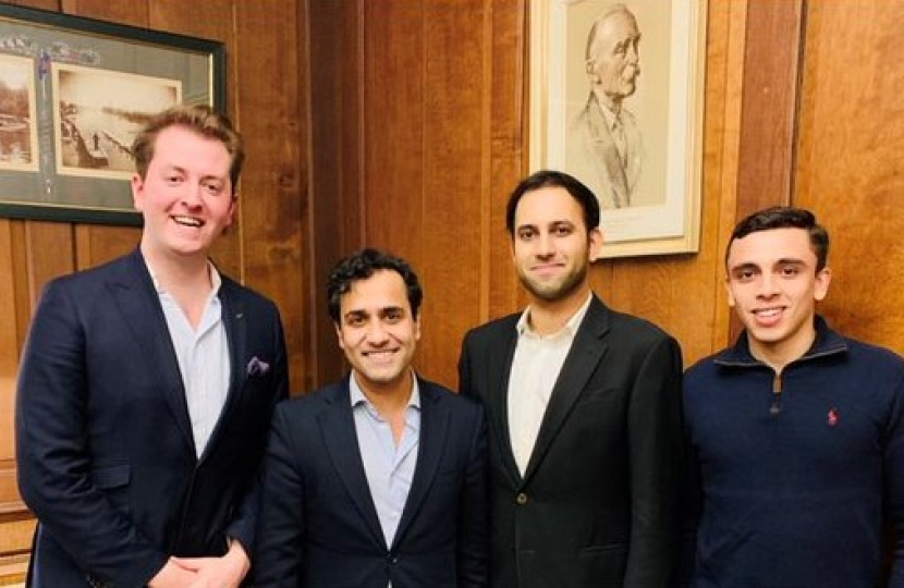 Rehman meets with students from Oxford University 