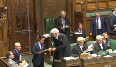 Rehman Chishti MP resubmits Bill to control dangerous laser pens