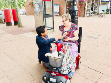 Rehman holds regular MP street surgery in Rainham Shops