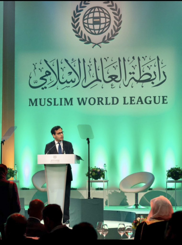 Rehman speaking at the Muslim World League gala dinner